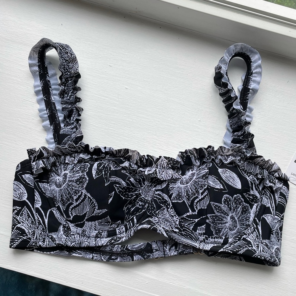 Time & Tru bikini top NWT
